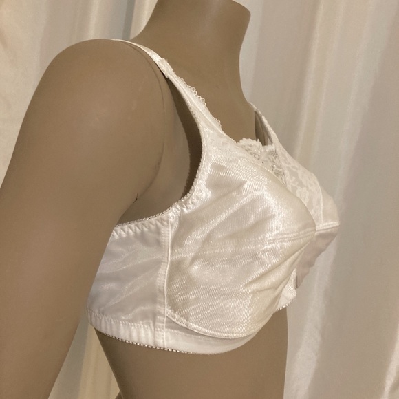 Almost U Wireless Camisole Bra Style 1200 40B 42B - Picture 1 of 12